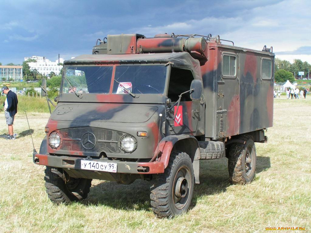 , mercedes, trucks